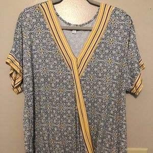 NWOT Avenue Print Top